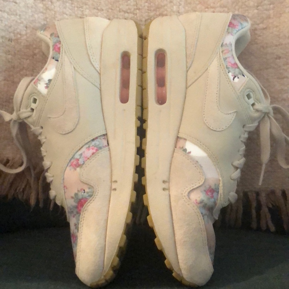 Nike Air Max 90’s, hardly ever worn!  Priced low